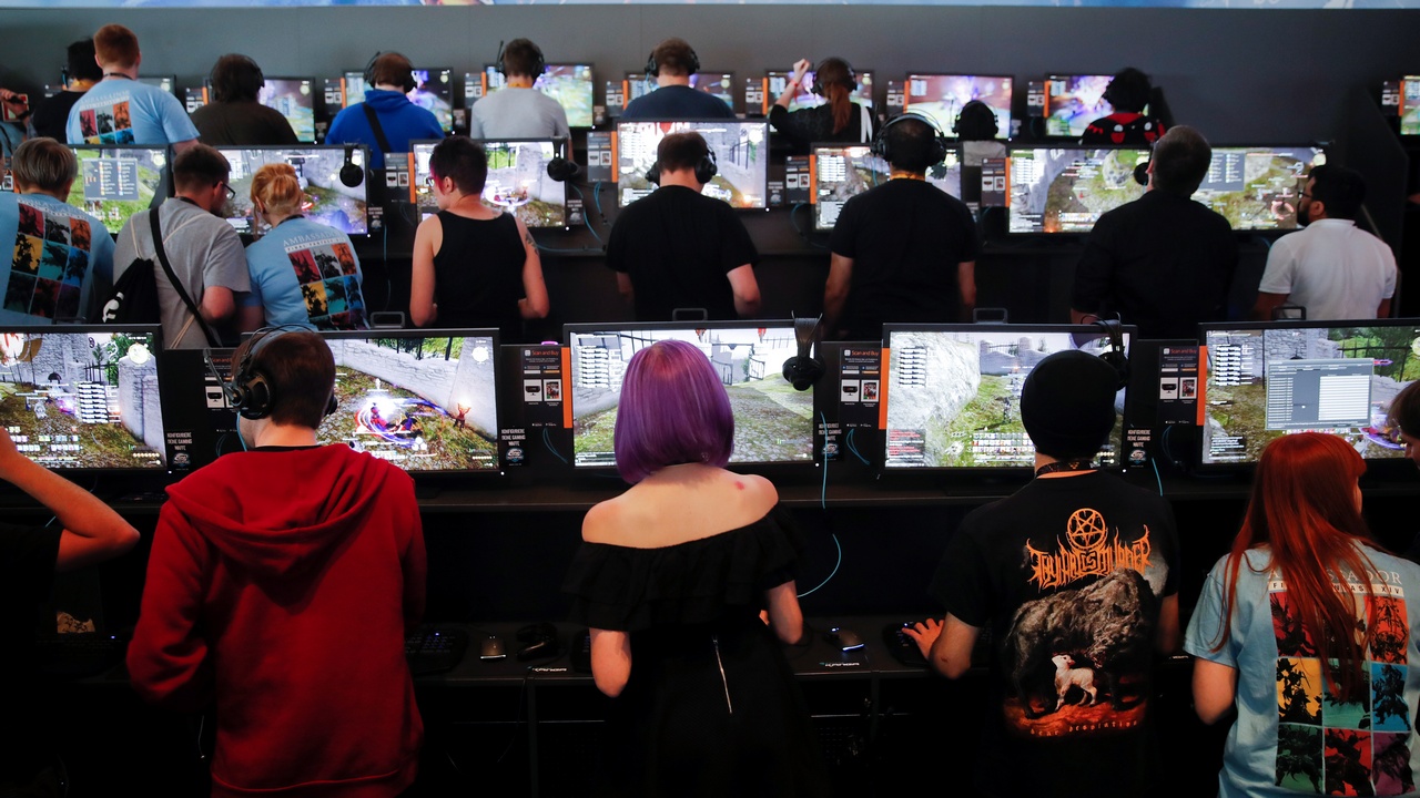 Chinese govt aims to fight video game addiction by limiting young gamers to 90 mins of playtime on weekdays Chinese govt aims to fight video game addiction by limiting young gamers to 90 mins of playtime on weekdays