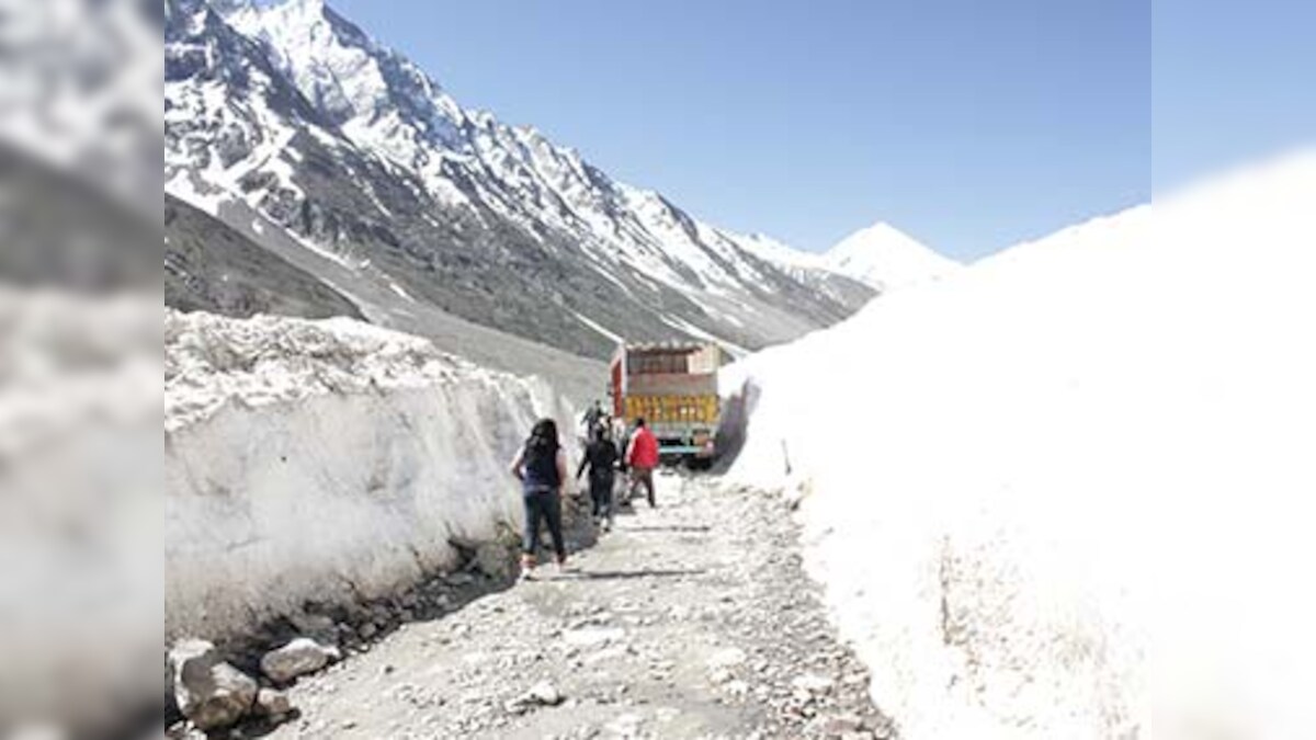 On World Environment Day 2018, awash in trash, mounds of plastic rob Rohtang Pass of picturesque beauty