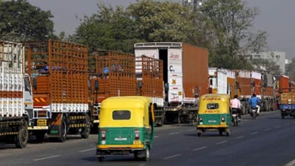 #Watch: Single auto-rickshaw in Uttar Pradesh carrying 27 passengers stuns bystanders