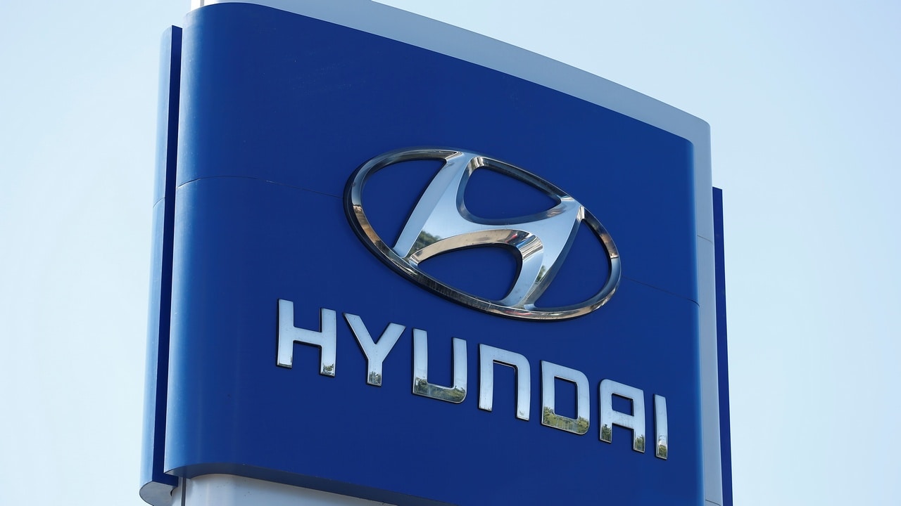 A Hyundai logo is seen at Hyundai of Serramonte in Colma, California, U.S., October 3, 2017. REUTERS/Stephen Lam - RC12F0834710