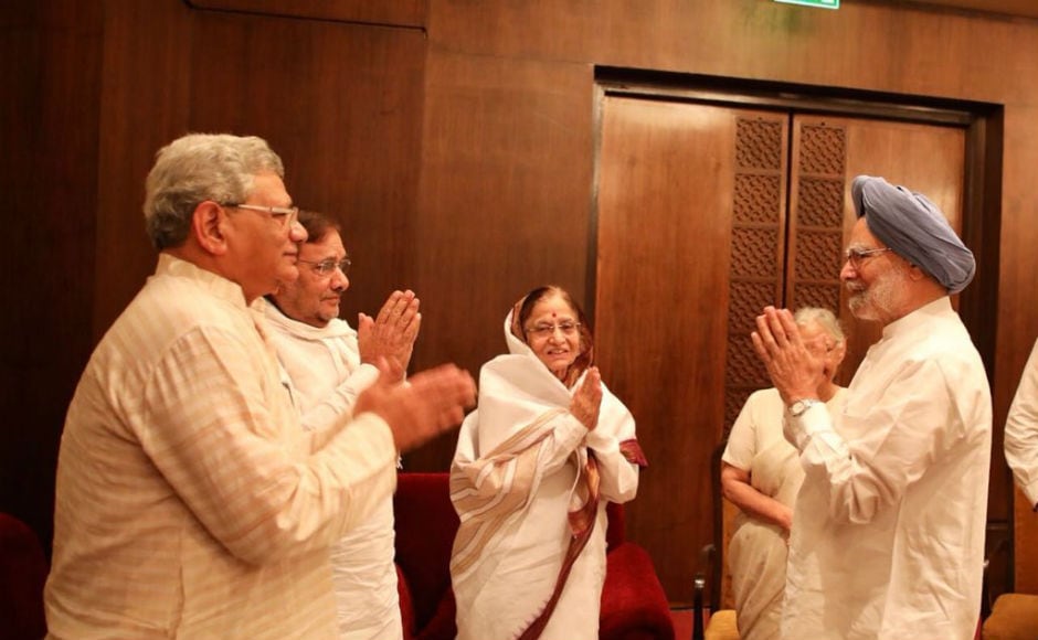 (From left) Sitaram Yechury, Sharad Yadav, former president Pratibha Patil, and former prime minister Manmohan Singh. Image courtesy: @RahulGandhi/Twitter (From left) Sitaram Yechury, Sharad Yadav, former president Pratibha Patil, and former prime minister Manmohan Singh. Image courtesy: @RahulGandhi/Twitter