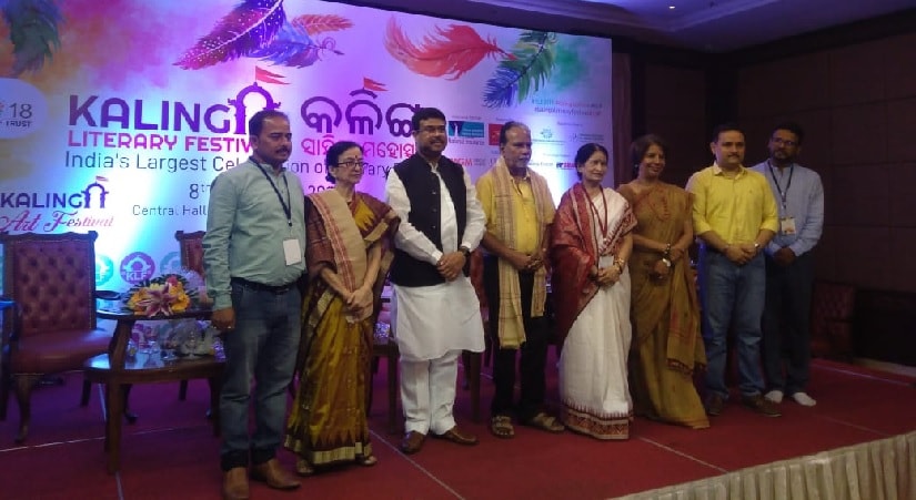 Union Minister Dharmendra Pradhan conferred the Kalinga Literary Awards to well known writers Amish Tripathy and Nirupama Rao. Image via Twitter