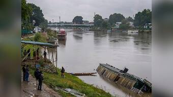 Authorities sound flood alert in Central Kashmir as intermittent rain continues in Valley; schools remain closed