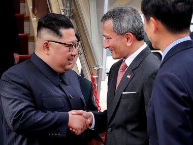 Kim Jong-un with Singapore foreign minister Vivian Balakrishnan. Facebook@VivianBalakrishnanSg