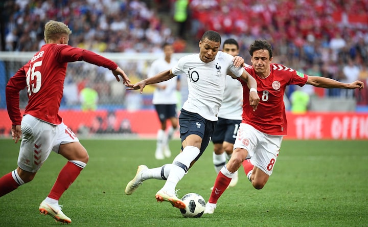 Argentina beat Nigeria with late goal to qualify alongside Croatia; France and Denmark play out goalless draw to advance