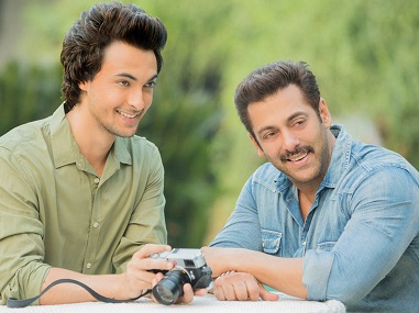 Loveratri: Hindu Hi Aage leader Govind Parashar announces Rs 2 lakh reward to 'thrash' Salman Khan Loveratri: Hindu Hi Aage leader Govind Parashar announces Rs 2 lakh reward to 'thrash' Salman Khan