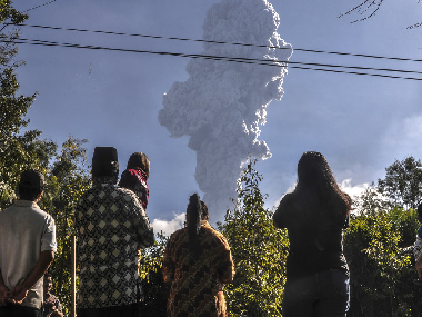 Indonesia's Merapi volcano ejects towering column of ash: Planes told to avoid area Indonesia's Merapi volcano ejects towering column of ash: Planes told to avoid area
