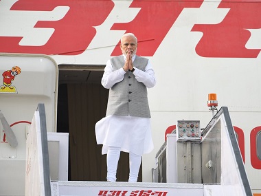 Narendra Modi meets Uzbekistan president Shavkat Mirziyoyev at SCO Summit, discusses ways to strengthen ties Narendra Modi meets Uzbekistan president Shavkat Mirziyoyev at SCO Summit, discusses ways to strengthen ties