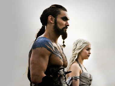 Game of Thrones stars Emilia Clarke, Jason Momoa reunite at cast party, recreate Dirty Dancing lift on Iron Throne Game of Thrones stars Emilia Clarke, Jason Momoa reunite at cast party, recreate Dirty Dancing lift on Iron Throne