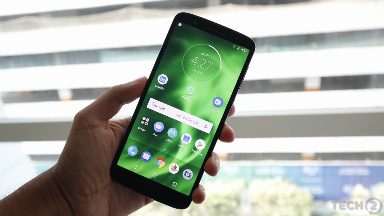 The Moto G6 features a 5.7-inch LCD display which does stuggle when it comes to brightness. tech2/ Shomik Sen Bhattacharjee