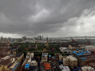Mumbai rains: IMD predicts heavy showers to continue for 48 hours; western and central line trains run slightly delayed Mumbai rains: IMD predicts heavy showers to continue for 48 hours; western and central line trains run slightly delayed