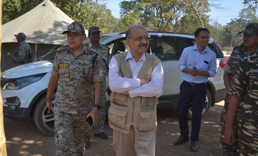 Chhattisgarh’s ACS (Home) BVR Subrahmanyam flanked by Bastar IG Vivekananda (left) and Dantewada district collector Saurabh Kumar. Firstpost/Debobrat G