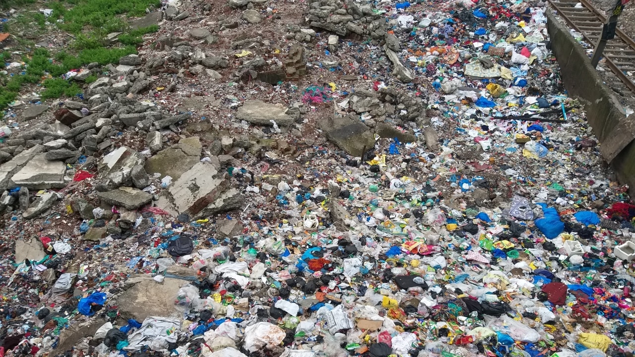 Indian cities produced more than 15,000 tonnes of plastic waste every day. Firstpost/Natasha Trivedi