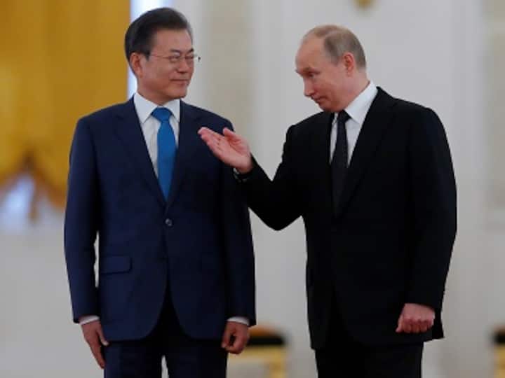 Vladimir Putin, Moon Jae-in agree to support efforts for complete denuclearisation of Korean peninsula after Singapore summit Vladimir Putin, Moon Jae-in agree to support efforts for complete denuclearisation of Korean peninsula after Singapore summit