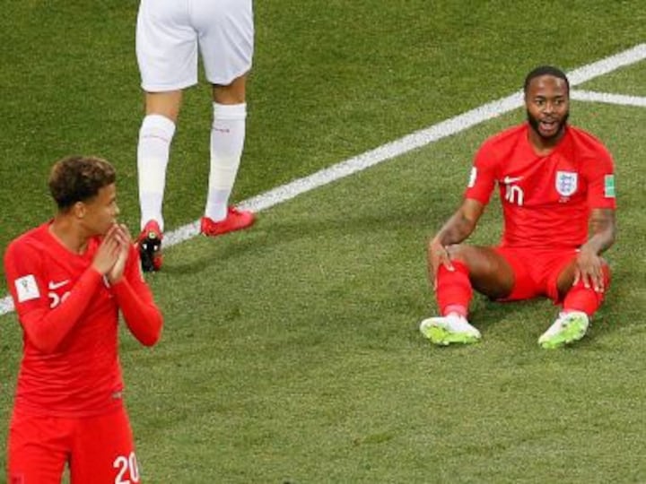 FIFA World Cup 2018: England, Tunisia players forced to swat away gnats during opener at Volgograd