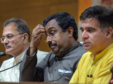 Jammu and Kashmir govt collapses after BJP pulls out of alliance with PDP; Mehbooba Mufti resigns Jammu and Kashmir govt collapses after BJP pulls out of alliance with PDP; Mehbooba Mufti resigns