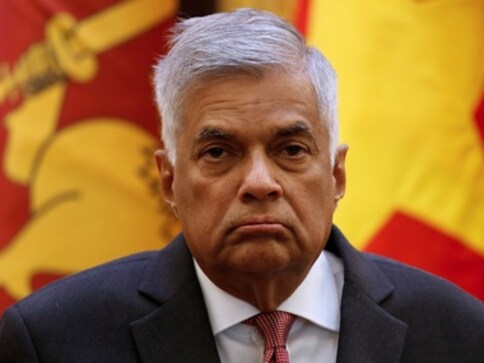 Sri Lanka temporarily bans social media, messaging apps after attack on mosques, Muslim shops in wake of Easter Sunday blasts Sri Lanka temporarily bans social media, messaging apps after attack on mosques, Muslim shops in wake of Easter Sunday blasts