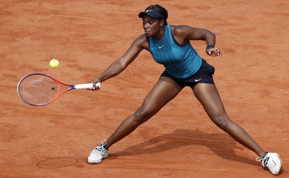 Sloane Stephens returns the ball to Simona Halep during the first set. Stephens struck first with break in the fourth game for a 3-1 lead and then sealed the opening set 6-3. AP Sloane Stephens returns the ball to Simona Halep during the first set. Stephens struck first with break in the fourth game for a 3-1 lead and then sealed the opening set 6-3. AP