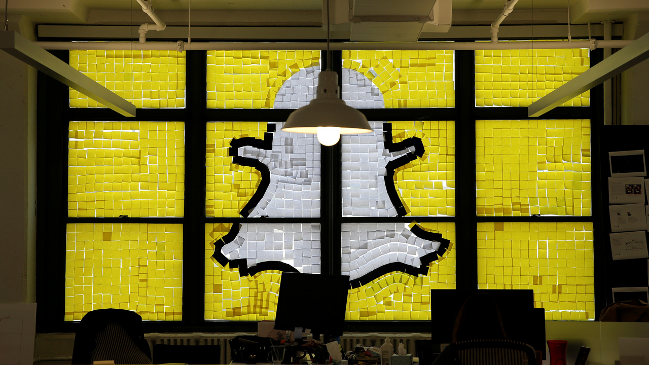 Snapchat strikes a deal with NFL, NBC to offer more sports content to users Snapchat strikes a deal with NFL, NBC to offer more sports content to users