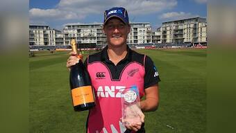 New Zealand women beat South Africa by eight wickets to set up final with England