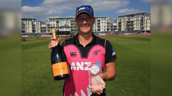 New Zealand women beat South Africa by eight wickets to set up final with England