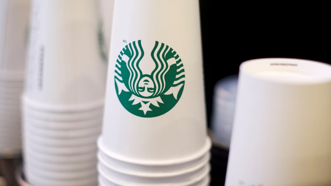 Starbucks to scrap plastic straws globally by 2020