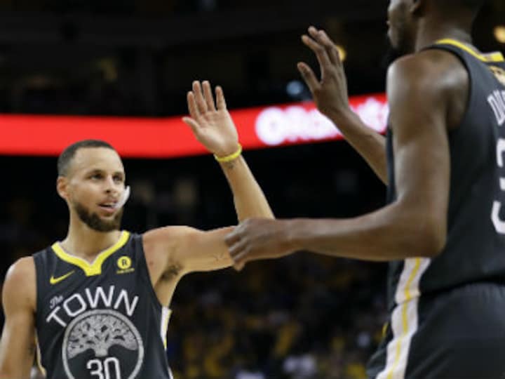 NBA Finals: Stephen Curry breaks 3-pointers record in Game Two as Warriors beat Cavaliers to take 2-0 lead