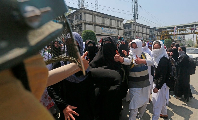 Students pelting stones in Kashmir during a protest in 2017. Image courtesy 101Reporters
