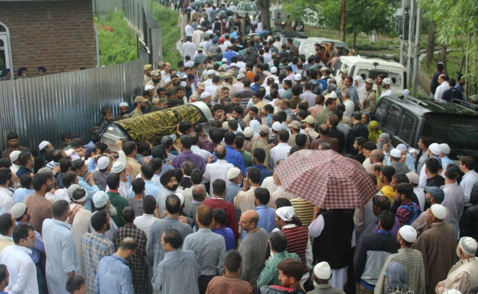 The message found wide echo as crowds of tearful mourners from across the Valley followed the cortege through the streets of this sleepy hamlet in Baramulla district, a short distance from Srinagar. Amongst those who took part in the last rites of the journalist and visited his ancestral home to condole with the family were opposition leader Omar Abdullah and ministers from the PDP and the BJP. Sameer Yasir/Firstpost The message found wide echo as crowds of tearful mourners from across the Valley followed the cortege through the streets of this sleepy hamlet in Baramulla district, a short distance from Srinagar. Amongst those who took part in the last rites of the journalist and visited his ancestral home to condole with the family were opposition leader Omar Abdullah and ministers from the PDP and the BJP. Sameer Yasir/Firstpost