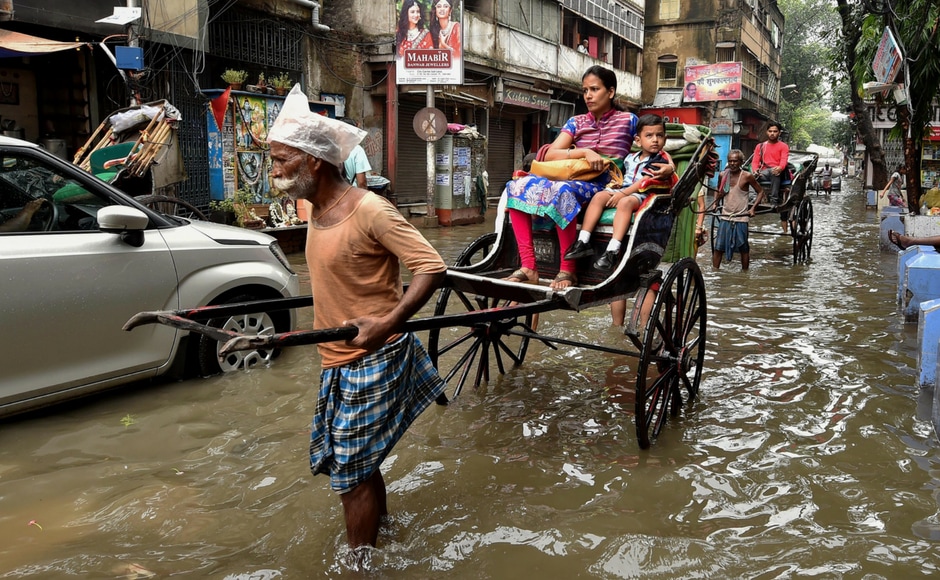 Kolkata rains: Heavy showers cause waterlogging in several areas ...