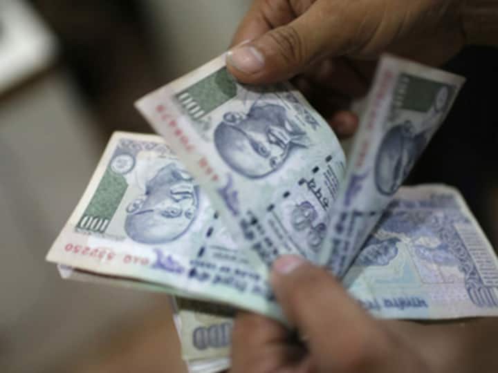 Mumbai Police arrests six men for printing fake currency notes, seize cash worth Rs 26.54 lakh Mumbai Police arrests six men for printing fake currency notes, seize cash worth Rs 26.54 lakh