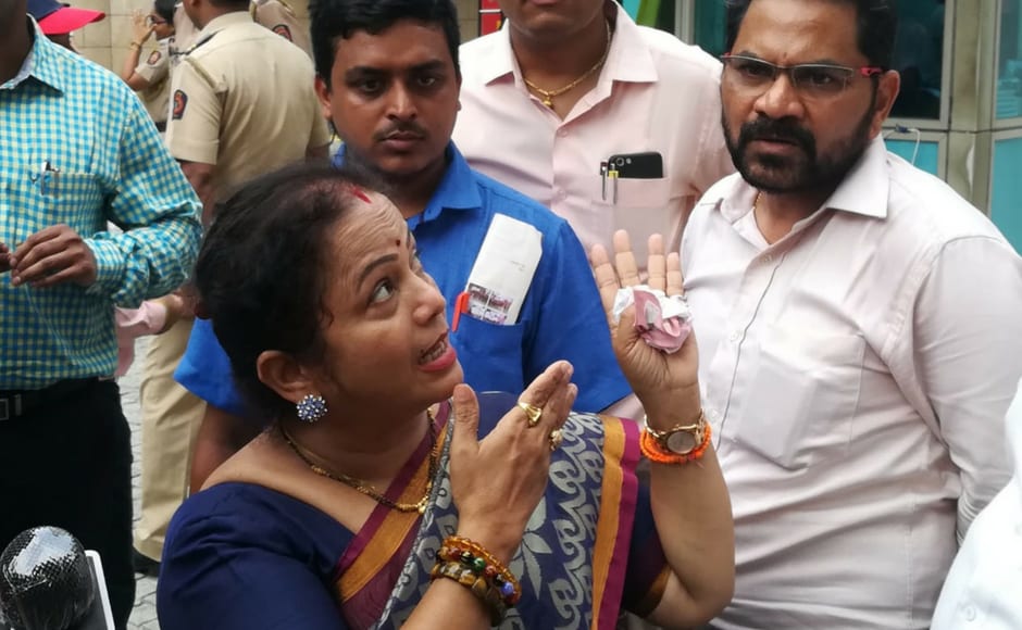 Shiv Sena Corporator Kishori Pednekar visits the spot. Around 90-95 residents have been rescued so far. Image courtesy: Nevin Thomas Shiv Sena Corporator Kishori Pednekar visits the spot. Around 90-95 residents have been rescued so far. Image courtesy: Nevin Thomas