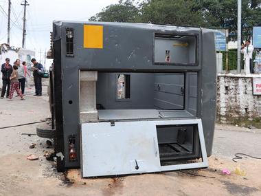 Shillong remains on edge after clashes between tribals, Sikhs; Amarinder Singh sends Congress team to assess situation Shillong remains on edge after clashes between tribals, Sikhs; Amarinder Singh sends Congress team to assess situation