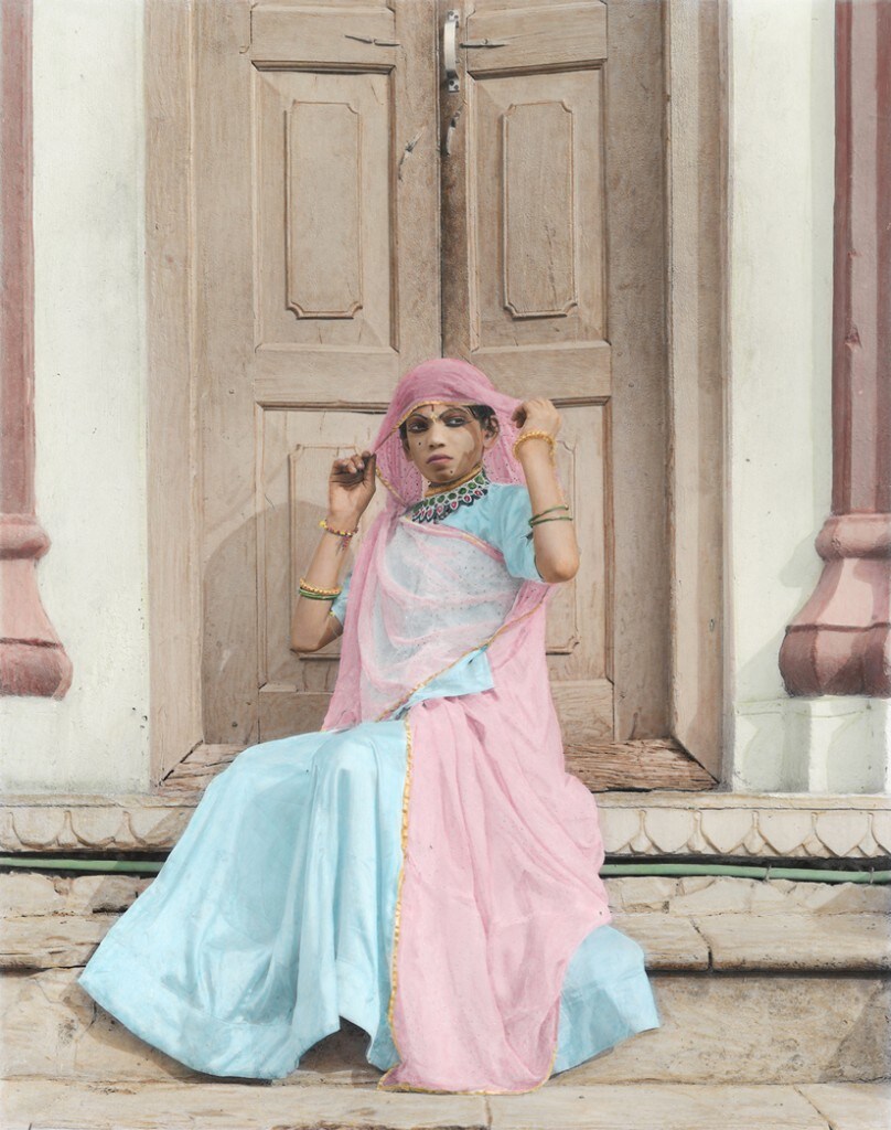 © Vasantha Yogananthan, Boy playing girl, from the series A myth of two souls, 2013 - Image courtesy the artist and Festival Tisseurs d'Images 2018