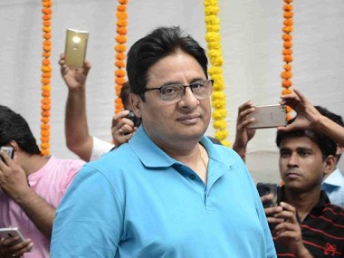 Fanney Khan: Vashu Bhagnani sends legal notice to film's co-producers after omission of his name from poster Fanney Khan: Vashu Bhagnani sends legal notice to film's co-producers after omission of his name from poster