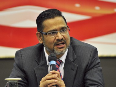 Wipro CEO Abidali Neemuchwala's pay package up 34.5% to Rs 18 cr in FY18; Azim Premji's by 10.13% to Rs 87 lakh Wipro CEO Abidali Neemuchwala's pay package up 34.5% to Rs 18 cr in FY18; Azim Premji's by 10.13% to Rs 87 lakh