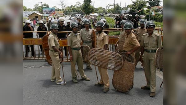 One killed, another seriously injured after sports car rams into road divider in Howrah district