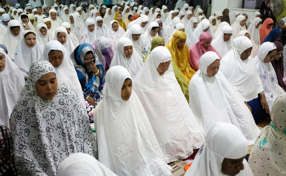 Sri Lankan Muslims embrace each other after morning prayers for Eid ul-Fitr celebrations, to mark the end of the holy fasting month of Ramadan, in Colombo, Sri Lanka. Reuters Sri Lankan Muslims embrace each other after morning prayers for Eid ul-Fitr celebrations, to mark the end of the holy fasting month of Ramadan, in Colombo, Sri Lanka. Reuters