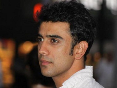 Amit Sadh to narrate the story of math wizard Anand Kumar in Hrithik Roshan-starrer Super 30 Amit Sadh to narrate the story of math wizard Anand Kumar in Hrithik Roshan-starrer Super 30