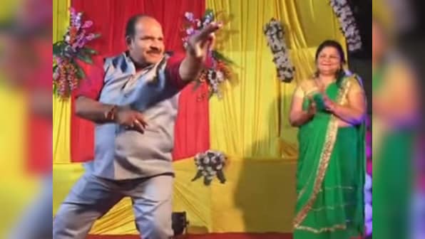 'Dancing uncle' Sanjeev Srivastava reportedly received 1000 calls within a week of going viral