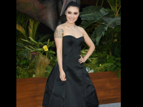 Jurassic World: Fallen Kingdom actress claims dialogue revealing her sexuality was cut for 'sake of time' Jurassic World: Fallen Kingdom actress claims dialogue revealing her sexuality was cut for 'sake of time'