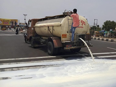 Farmers' protest: Vegetable prices soar as fresh supplies dwindle, stir likely to intensify from 5 June Farmers' protest: Vegetable prices soar as fresh supplies dwindle, stir likely to intensify from 5 June