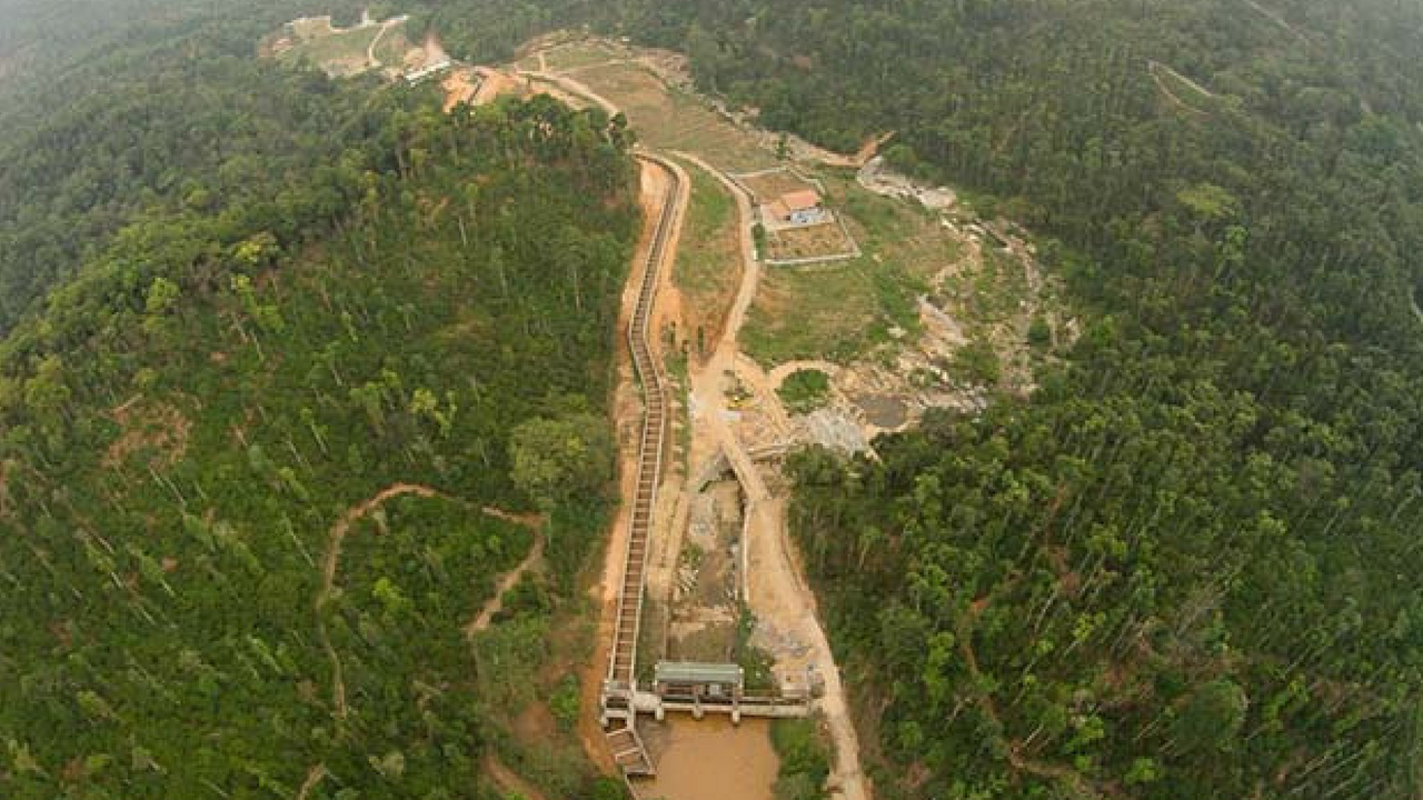 Amazon's hydropower plant contributes significantly to greenhouse gas emissions Amazon's hydropower plant contributes significantly to greenhouse gas emissions