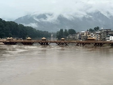 The water level of the Jhelum under the Zero Bridge in Srinagar's Rajbagh area crossed the danger mark on Friday. Firstpost/Sameer Yasir