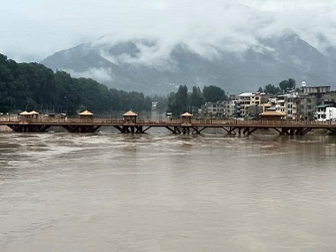 Kashmir braces for another flood as questions emerge over money meant for Jhelum desilting project Kashmir braces for another flood as questions emerge over money meant for Jhelum desilting project