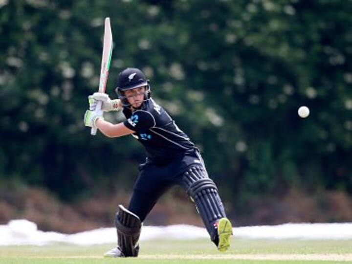 New Zealand's Amelia Kerr smashes unbeaten 232 to break 21-year record for highest score in women's ODI