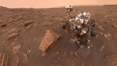 NASA’s Curiosity manages a quick selfie just before the great Martian dust storm