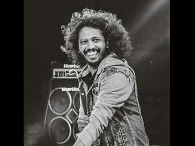 Afghan Jalebi singer Nakash Aziz's debut single Heeriye to release on 22 June Afghan Jalebi singer Nakash Aziz's debut single Heeriye to release on 22 June