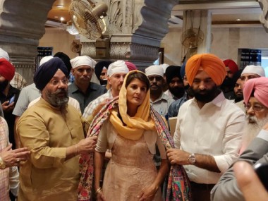 Nikki Haley visits gurdwara in Delhi, takes note of issue of 52 Indian asylum-seekers held in Oregon, US Nikki Haley visits gurdwara in Delhi, takes note of issue of 52 Indian asylum-seekers held in Oregon, US