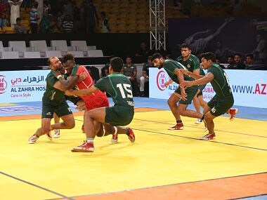 Pakistan beat Kenya 42-20 to enter the semis.